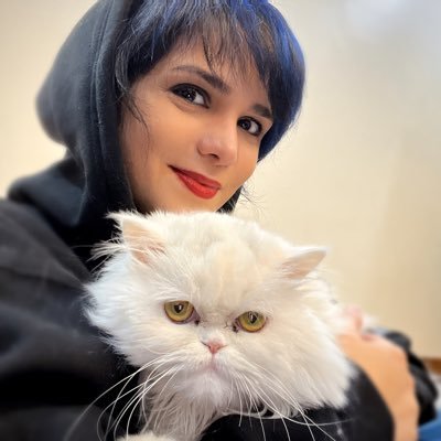 آمرزش نقدست کسی را که در اینجا .... یاریست چو حوری و سرایی چو بهشتی....💍👷