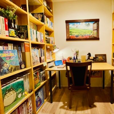 【読書は言葉の灯】 書斎で自己啓発本を読み漁る会社員。 仕事の挫折から読書に目覚める。 念願の書斎と共に、書くことに挑戦。 心の北極星は宮崎駿監督。 ジブリ、鈴木敏夫さん、ONEPIECE、真子就有さん、ヘラルボニーから人生に多大な影響を受ける。 書斎から自由に発信してます。