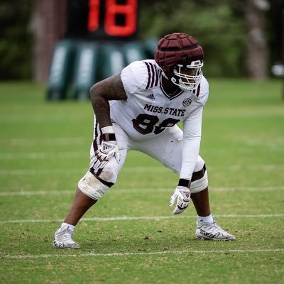 Student Athlete🤓Consistent is a hobby! DL @hailstatefb #88