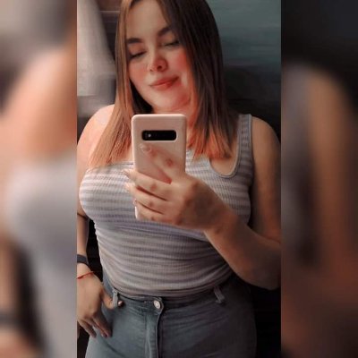 Me gusta mucho la música,bailar y disfrutar los momentos!😉🙃