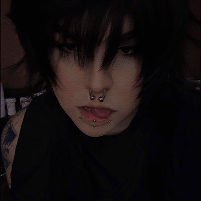 ꒷꒦ ⊹₊⋆| 22🥀 | they/he🐻 | 🐾taken and owner of @GrimmDValentine 🦴 | NSFW🔞MNDI | switch | ₊⋆⊹ ꒷꒦