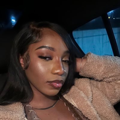 DanielleDeseree's profile picture. insta&snap// danielledeseree