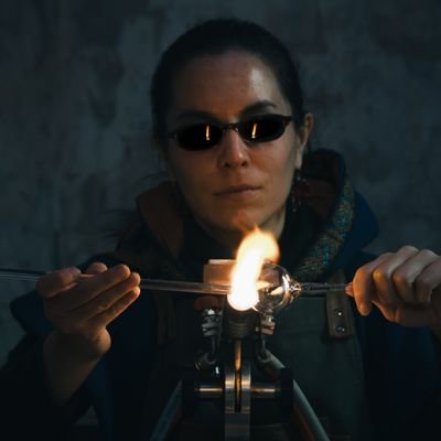 🔥Bienvenue dans la Matrix du verre ✨✨✨✨
💫Je T'invite à découvrir mon Univers ✨✨✨✨
🔥Je suis Souffleuse et Fileuse de verre✨✨✨