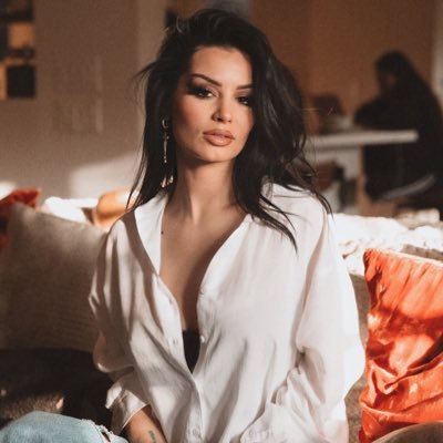 Devin_World975's profile picture. Hey, This is my YouTube account, I'm English & French, follow me here too, I'm grateful!!🤍