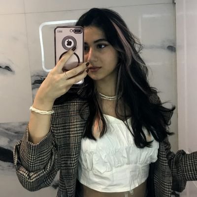 ArnikaGhad60954's profile picture. شاید یروز اون اتفاق لعنتی بیوفته و ماهم ببریم..