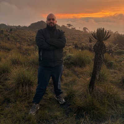 Solo opiniones personales y si, mi apellido es URIBE.
