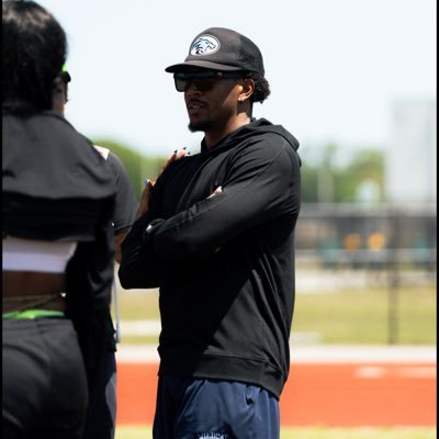 Head Coach 🏈/T&F @wchswildcatsfb #WeAreChapel pattersonb32@gmail.com FAITH•FAMILY•FOOOTBALL