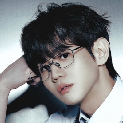 HIGHLIGHT 에서 LIGHT를 맡고 있음 | 팬 만족도 1위 가수 | 하이라이트의 모든 선택을 응원하고 지지합니다