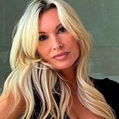 Iowa Cookie maker 🍪 Sports lover 🏈⚾️🏀⚽️Ultimate MILF(Mom I'd Love to Follow) 🙈