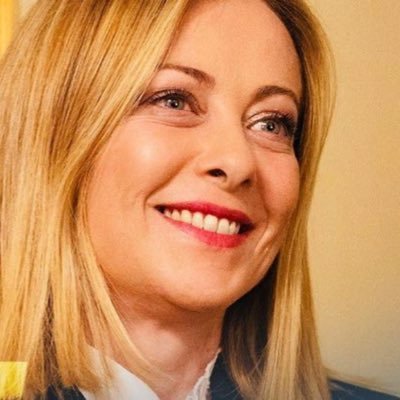 Η καρδιά πονάει όταν ψηλώνει,να το θυμάσαι μικρή μου καρδιά ,η καρδιά πονάει πάντα όταν ψηλώνει ΠΑΝΤΑ…