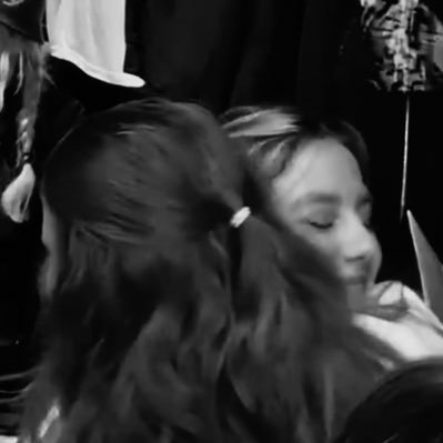 keiradarlingg's profile picture. look who i found, on the doorstep ♡ ∘⁺✧◞₊⋅✱