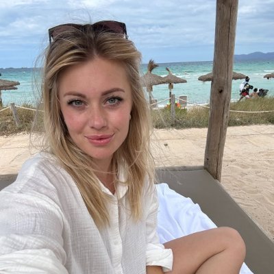 I like skiing ⛷️ I like traveling ✈️ I also like reading 📙 health 💪🏻 I also like watching movies 📺. America First 🦅 / FoS / 🚫 Porn 🚫 DM