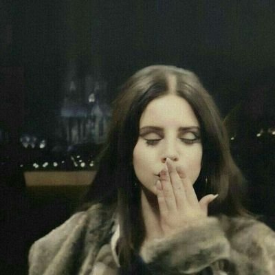 суки говорят типа я немного странный но это обман я пиздец какой странный