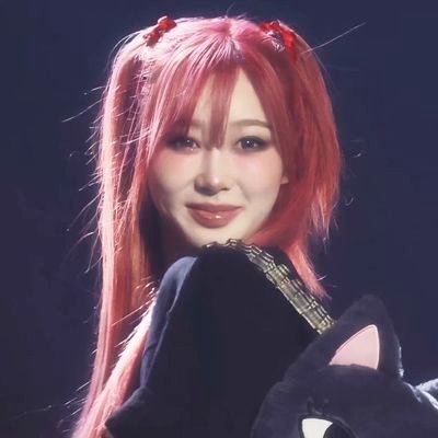 izziecosmic's profile picture. giselle & loucuras