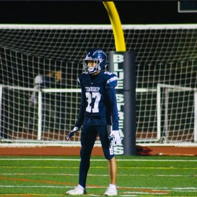 Football player class of 27, 2.99 GPA,WR/DB Play for Manhiem Township PA |717-947-8383| Hudl https://t.co/uCbaAn6mjE
