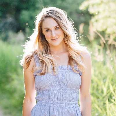 Professional wedding photographer
Writer
#WomensFiction #Romcom #Writer #AmQuerying