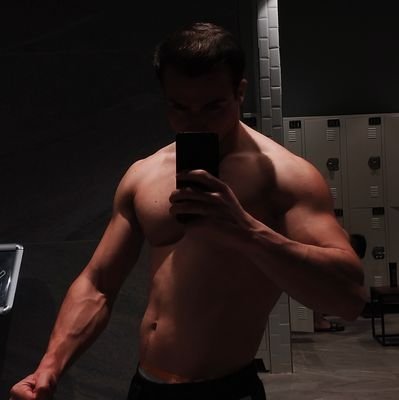 onuraydnn8's profile picture. 