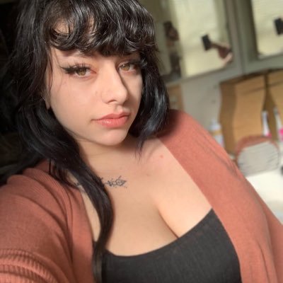 lunarose5444's profile picture. 
