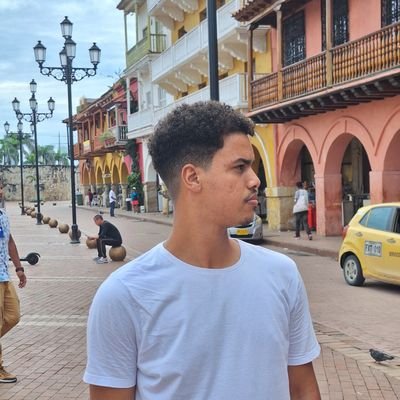 Eli_elT's profile picture. 