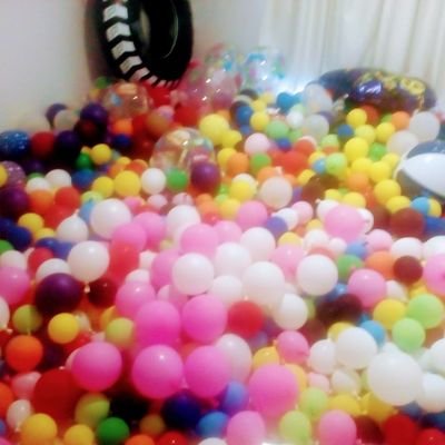 I like chatting about balloons please feel free to chat with me only follow me if you are going to chat about balloons and inflatables