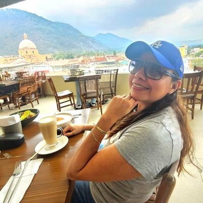 FannyChidaa's profile picture. Profesora y aprendiz de la vida.👩‍🏫
Mochilera, amiguera, pseudoFitness y libre.🤙🚴🏻‍♀️🏋️‍♀️🏞
Soy lo que hago con lo que me hicieron.🌪👣