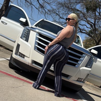 https://t.co/vfBICZnv1d da #PussyFairy💙Model 🤩 Entrepreneur 💰Bartender🍸 I might 💔 but I can save ya life 👩🏼⚕️😜 #TinkaSnow💋 $tinkasnow