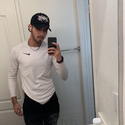lost a lot of weight now I look so I started onlyfan😂😭