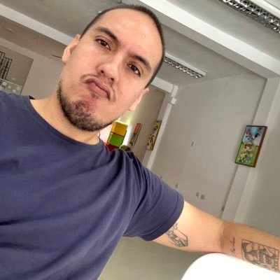 Abogado. Apple. I say some shit in spanish. A veces lo hago en inglés.