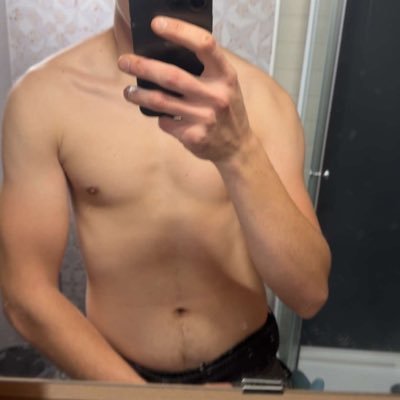 21 year old male escort, works as a builder, pleasure is my passion😉👅You can find me by the link on my profile look foward to hearing from you 😘