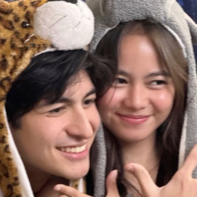 lynwritez_'s profile picture. 