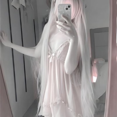 glassbabydolly's profile picture. 28 | extremely good at longing and catastrophizing | edtwt venttwt | MINORS DO NOT INTERACT | if you don’t have age in bio i will not follow you