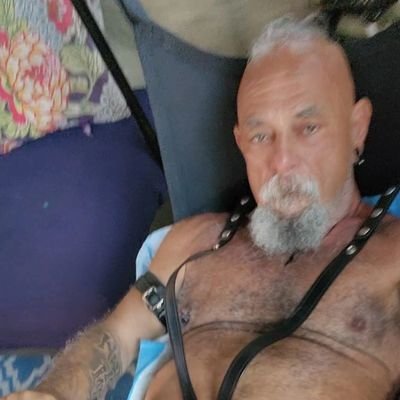 NSFW alt FFun account. Unfettered kink, FF doula, yoga sex & hook ups & creator. HMU! https://t.co/eQ1pTOi0aK @nudeyogapirat on Insta, X &OF