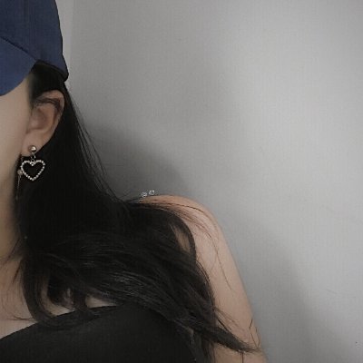 19 🩷🎀🩰🪽 Kinky & Sub 🥰 I love exploring my sexuality, especially with older men 🤭