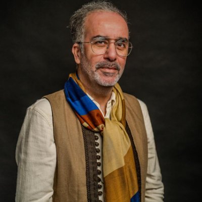 Homme de médias. Editeur, consultant-expert, formateur et modérateur-animateur. Fondateur #LeMedia, éditeur de #Lhebdo et producteur du podcast “أنا و الميديا