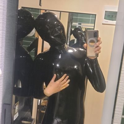 GuaiGuaibaijiu's profile picture. 喜欢rubber.zentai的男孩子，萌新啦