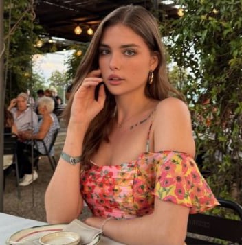 A good friend has just returned to Australia. She is beautiful and kind. If you are over 35, please add her ws: https://t.co/dAwefEqd3K