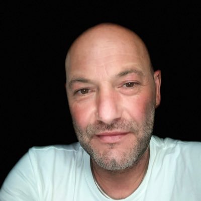 StefanoFarina74's profile picture. Sono una persona fragile, mi si rompono subito i coglioni!