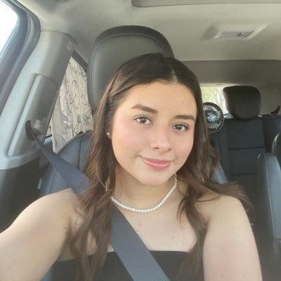 dianamenesess12's profile picture. chismeando