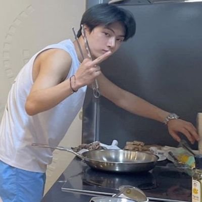 Lv1n11's profile picture. Evolving...