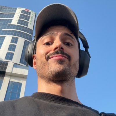 مهندس، مدرّب، واخصّائي تغذية معتمد. احب ارسم واحب الشدّه على الاحرف. Snapchat: Naderthenerd - For inquiries: @countedkw naderthenerd@gmail.com