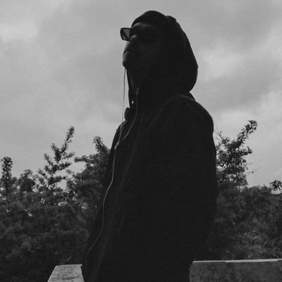 Littleblckcatt's profile picture. 🥀~𝔖𝔠𝔯𝔞𝔭𝔶𝔞𝔯𝔡 𝔟𝔬𝔶~🥀

~put the brake Mr. Cupcake.🧁✨