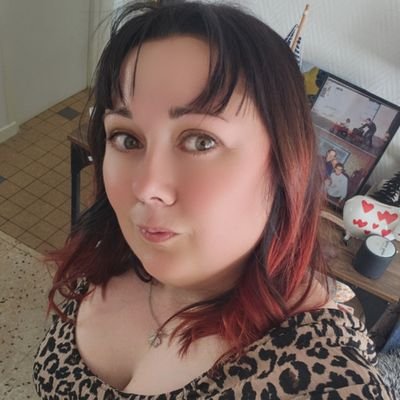 CricriBch_51's profile picture. Compte personnel 
•Grande supportrice du @StadeDeReims❤🤍

•Tribune Jonquet🏟⚽️ #TeamSDR 🔴⚪️