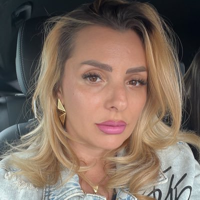 FeliciaMir18429's profile picture. 