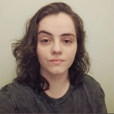 fon_zari's profile picture. Economista