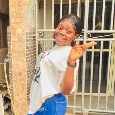 Hairstylist we give you the best braids ,wigs, revamping, ventilation of closure Ghana weaving installation of frontal etc