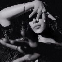 tayná🍷♟️ (@tayna_alv) 's Twitter Profile