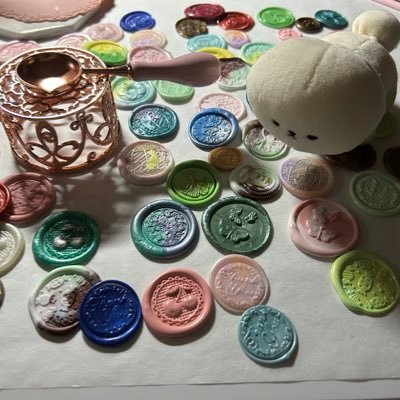 音楽とアニメ大好きです♪( ´▽`) ポルノグラフィティ、宮野真守、MGAなどなど、、ライブ大好き! アニメは文スト、進撃、ハイキュー、などなど、、 仕事は介護士やってます。 趣味はダイヤモンドアート、シーリングスタンプ、刺繍、編み物などなど
