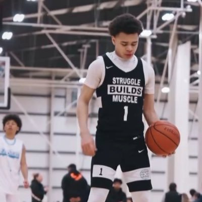 j_Mccormick1's profile picture. HPA📝 C/O 2028🏀 3.0 GPA Athlete🏀🏈