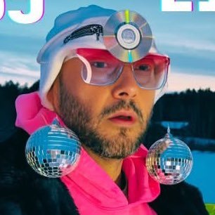 Retro Futurist • Miniature Enthusiast • Analog Millennial • Homo Home Renovator • DragQueenFiend • Guitar Pedal Historian • Poodle Poppa • Vax’d Not Wax’d