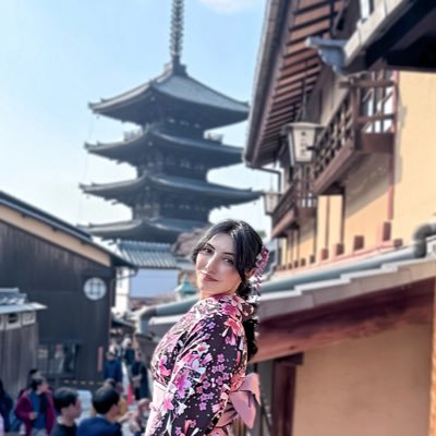 Romantic-surreal mind • Executive producer ~ Global Partnerships 🪷 Yogini (200h RYT WIP) • Sporty mind 🥋 ⤵️ Journalist & Storyteller at heart ✍️